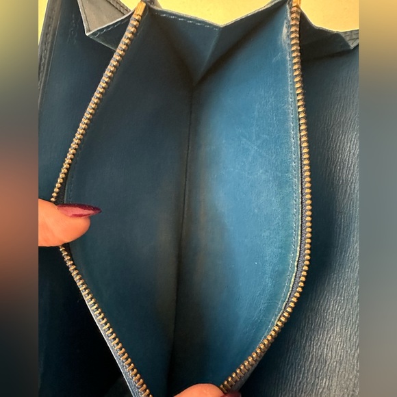 Authentic Louis Vuitton Blue Epi Porte Monnaie wallet. - Picture 6 of 10